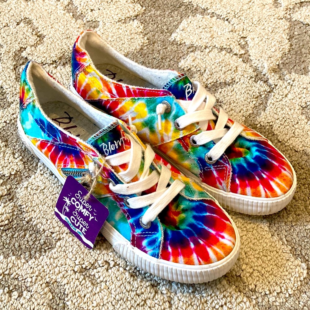 New! Tie dyed Blowfish slip-on sneakers with memory foam!🐠